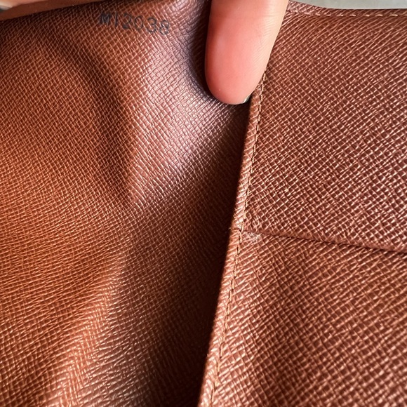 Louis Vuitton Wallet - Picture 5 of 16